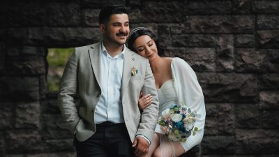 咪咪爱兴趣圈子功能界面截图，展示多个圈子卡片和活跃讨论帖子列表